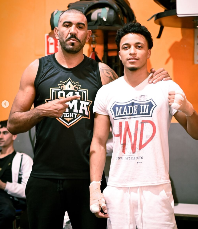 Antonio “Nego” Paulo con un alumno en el gimnasio de 041 MMA Fight