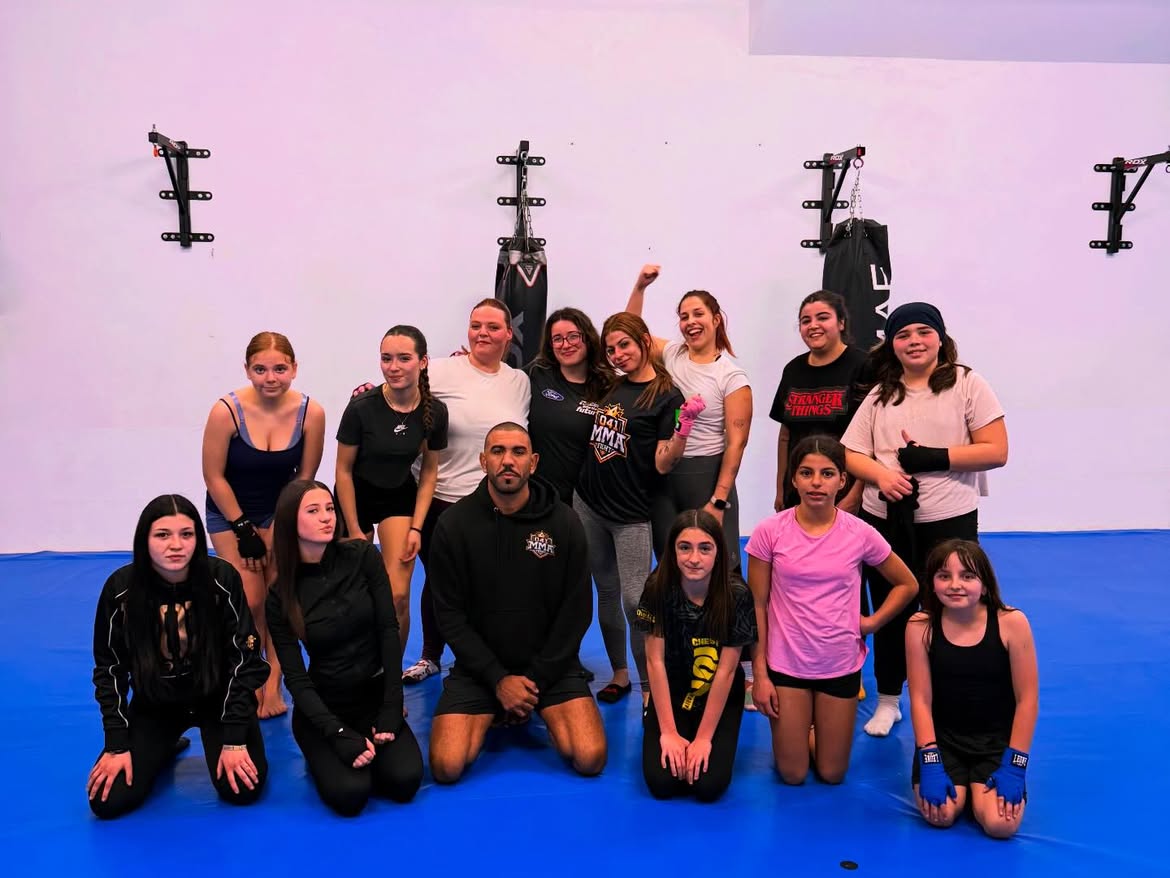 Grupo de boxeo femenino de 041 MMA Fight en Cheste